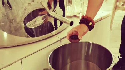 為什么冬季從小型酒廠釀酒設(shè)備蒸出的白酒會發(fā)苦呢？