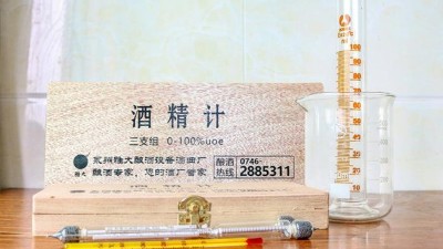 用蒸酒設(shè)備釀酒的新人，測酒度時為什么總是不準確？