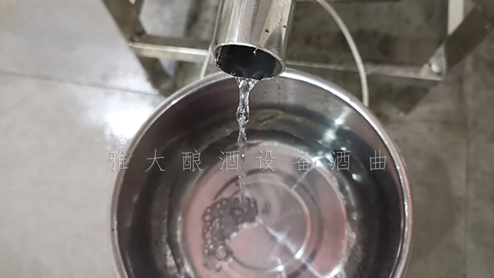 11.26小型白酒釀酒設(shè)備出酒度數(shù)太高，怎么降度好