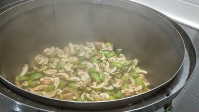 木瓜價格持續(xù)走低利潤低？試試用烤酒設備將它們釀成酒吧！
