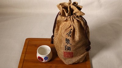 用白酒生產(chǎn)設(shè)備釀小曲固態(tài)白酒，怎樣操作出酒才多？