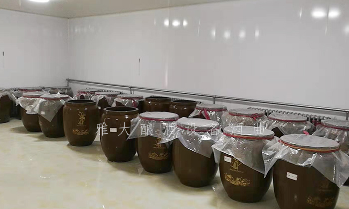 10.4張總的標(biāo)準(zhǔn)化發(fā)酵車間，全部用廣口陶缸發(fā)酵