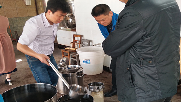 用雅大釀酒設(shè)備做酒不會(huì)賣酒，看虎哥如何利玩轉(zhuǎn)聚會(huì)營銷