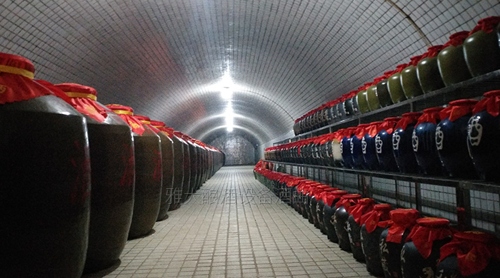 起窖藏著大學(xué)問(wèn)，用烤酒設(shè)備做固態(tài)酒的你一定要知道