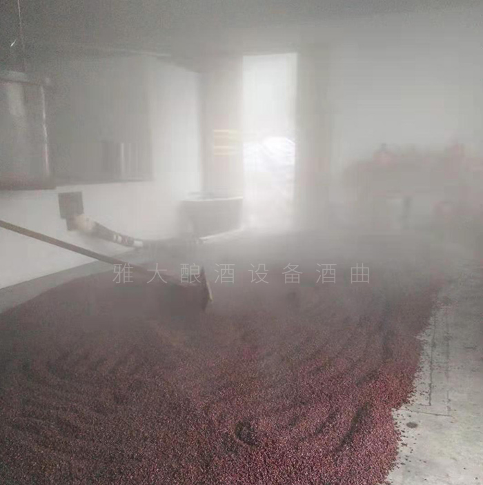 從廚師到釀酒師，用蒸餾釀酒設備釀出美酒，釀出紅火日子