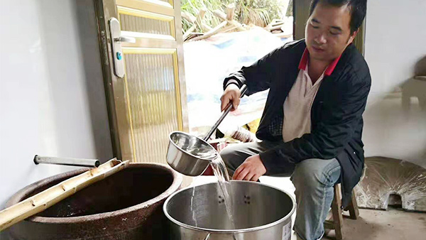 從廚師到釀酒師，用蒸餾釀酒設(shè)備釀出美酒，釀出紅火日子