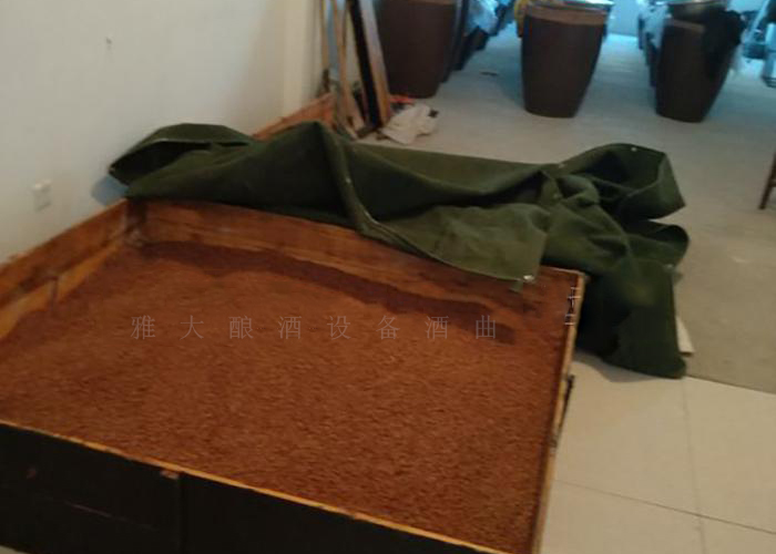 12.26冬季做固態(tài)酒，糖化時在上面蓋保溫棉保溫