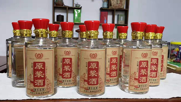 堅(jiān)持用白酒釀酒設(shè)備做純糧酒，每天釀2鍋酒還不夠賣！