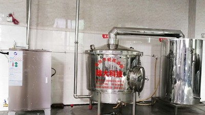 電加熱釀酒設(shè)備蒸酒時這樣做，讓酒分子無處可逃，提高出酒率