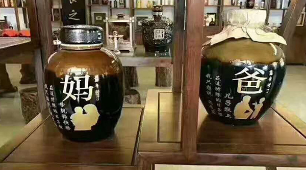 用大型釀酒設(shè)備做高粱酒，山西范姐做的節(jié)日定制酒別具一格！